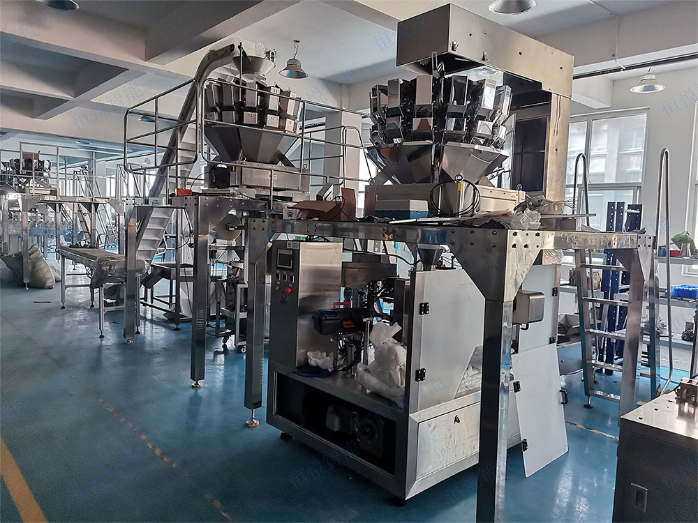 給袋式土豆粉包裝機.jpg 給袋式土豆粉包裝機.jpg