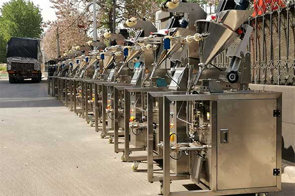 小型粉劑全自動(dòng)包裝機(jī)廣泛適用于食品粉劑、中藥沖劑的小袋包裝