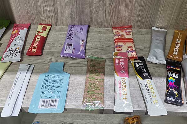 奶茶粉末包裝機(jī)可采用三邊封、四邊封、圓角袋型